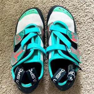 La Sportiva oxygym mint coral rock climbing shoes